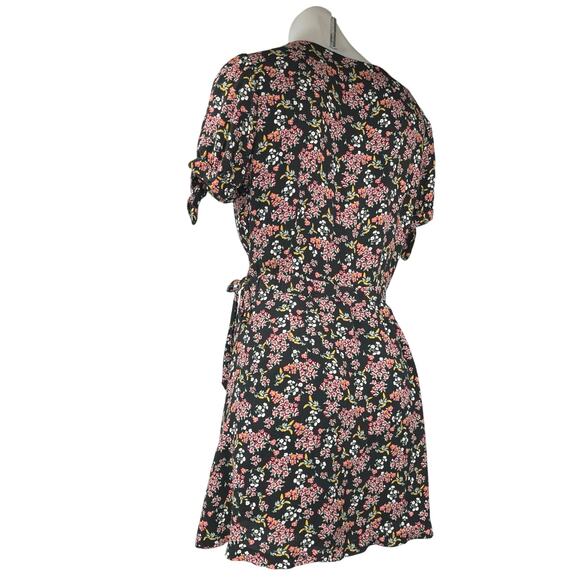 Ann Taylor LOFT Black Multicolor Floral Shorts Sleeve Mini Wrap Dress Size 8 - Picture 2 of 5